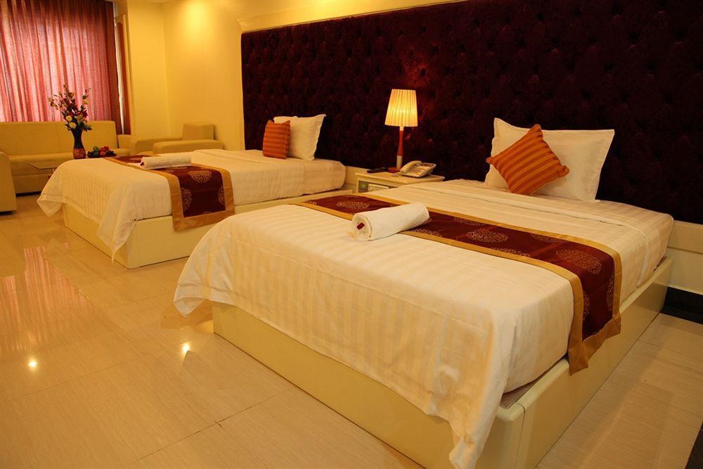 Huang Ting Hotel Пном Пен Екстериор снимка